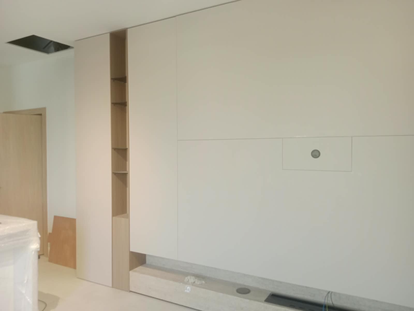 floor-to-ceiling wardrobe Abu Dhabi